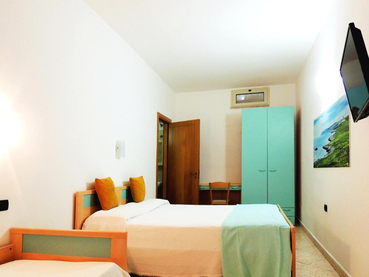 Hotel Porto Badisco Buitenkant foto