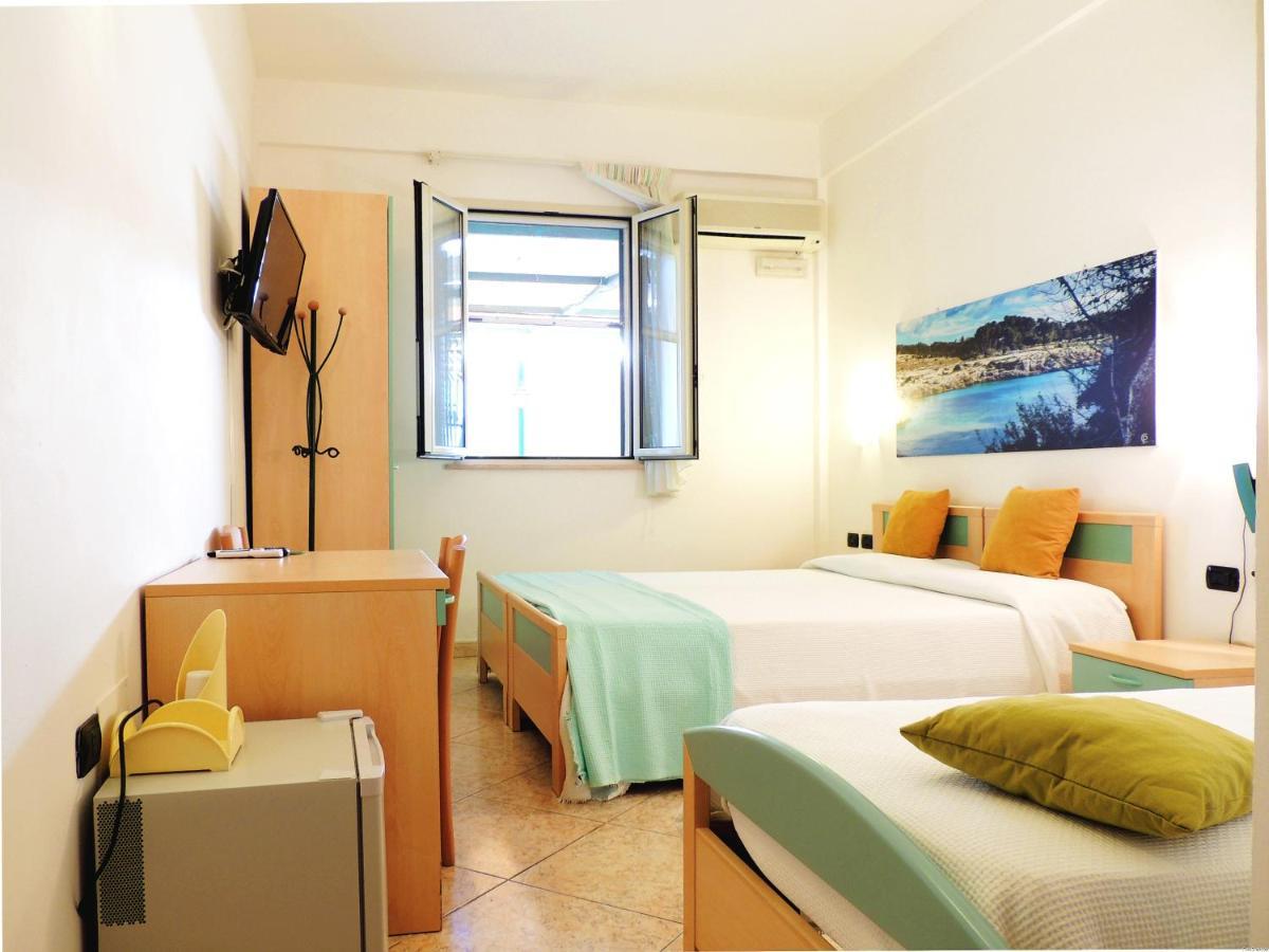 Hotel Porto Badisco Buitenkant foto