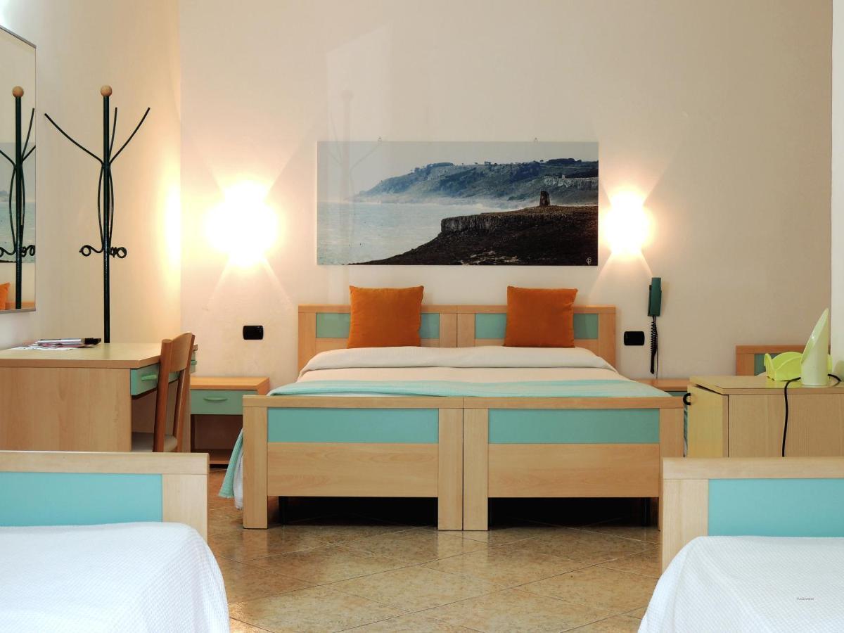 Hotel Porto Badisco Buitenkant foto