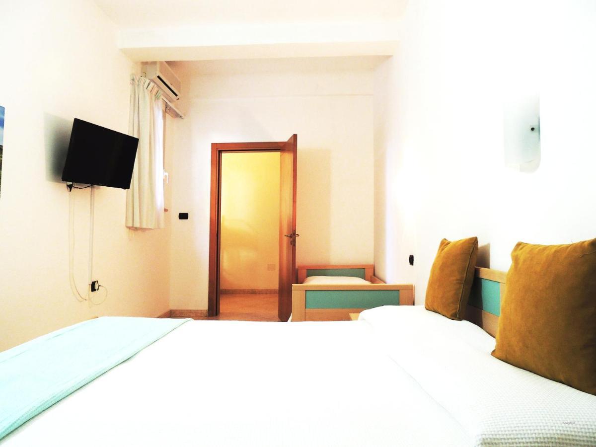 Hotel Porto Badisco Buitenkant foto